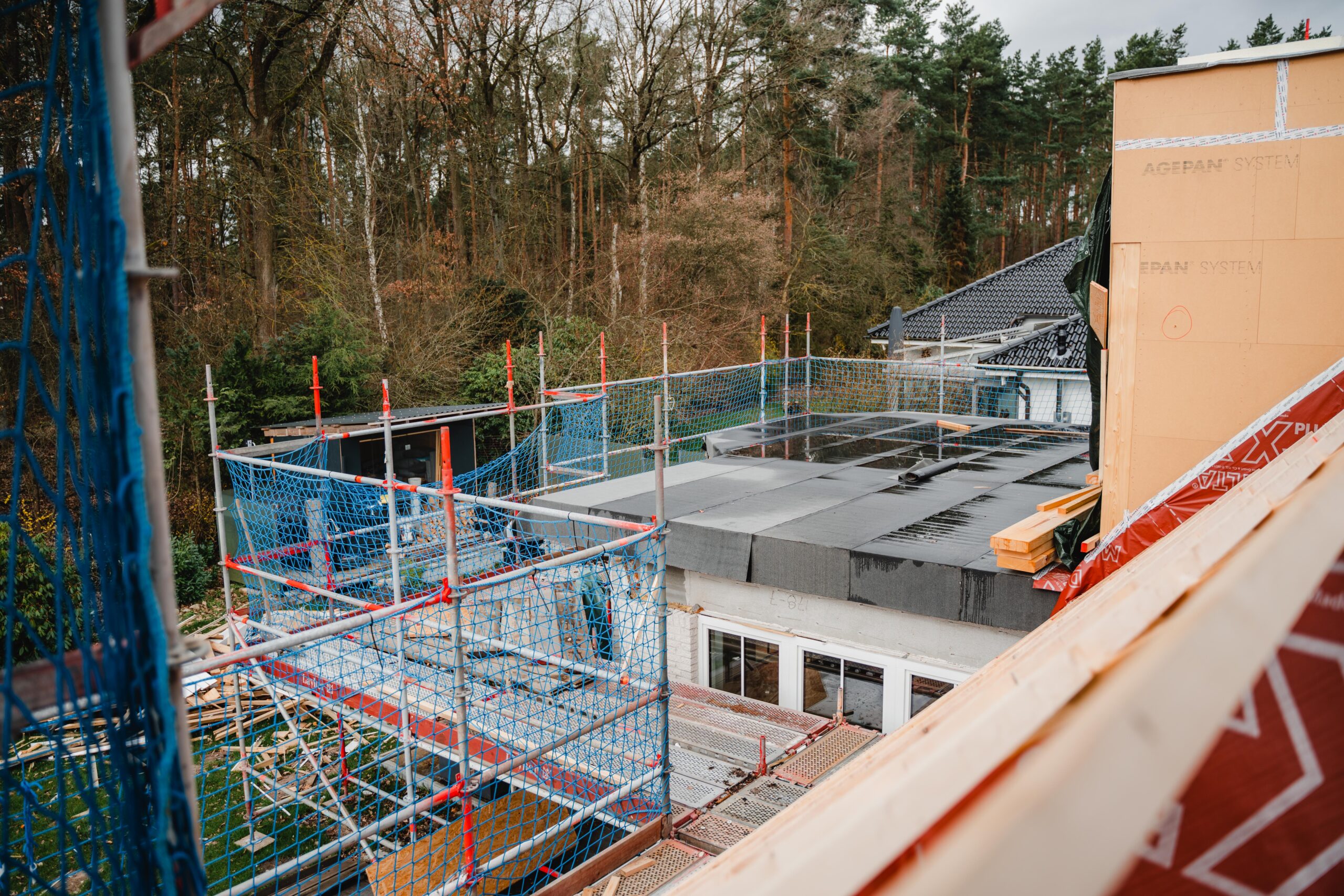 Read more about the article Balkon aus Holz – Bauarten, Kosten, Vorteile